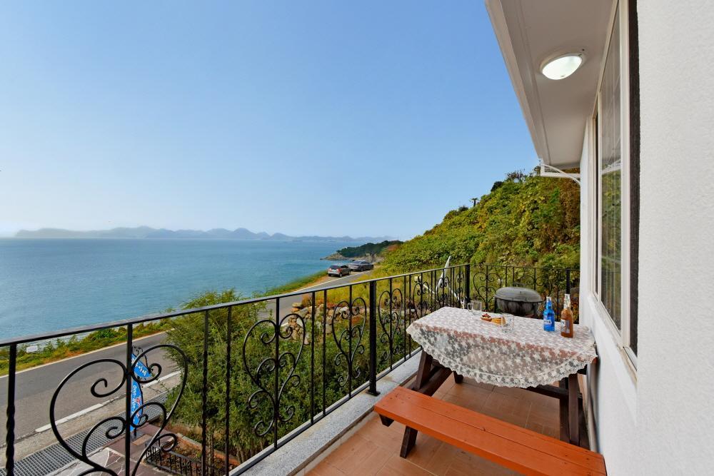 Namhae Bluemare Pension Екстер'єр фото