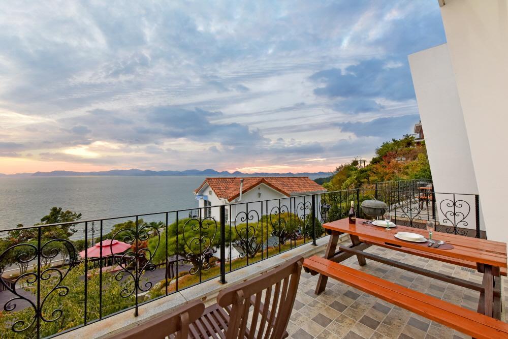 Namhae Bluemare Pension Екстер'єр фото