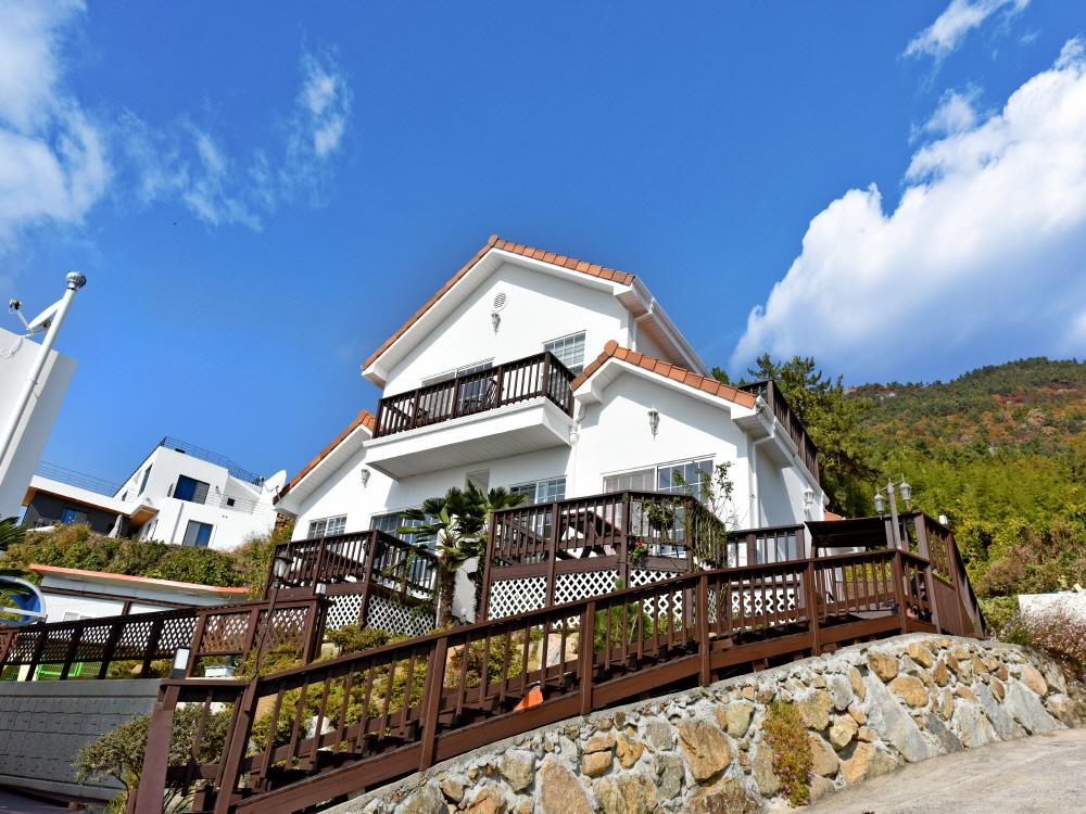 Namhae Bluemare Pension Екстер'єр фото