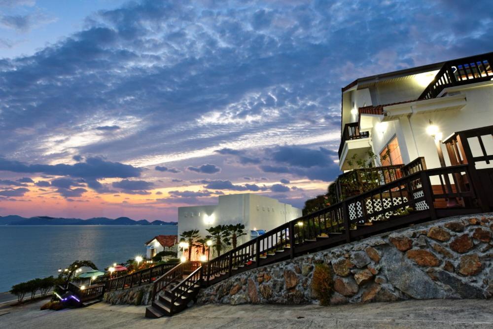 Namhae Bluemare Pension Екстер'єр фото