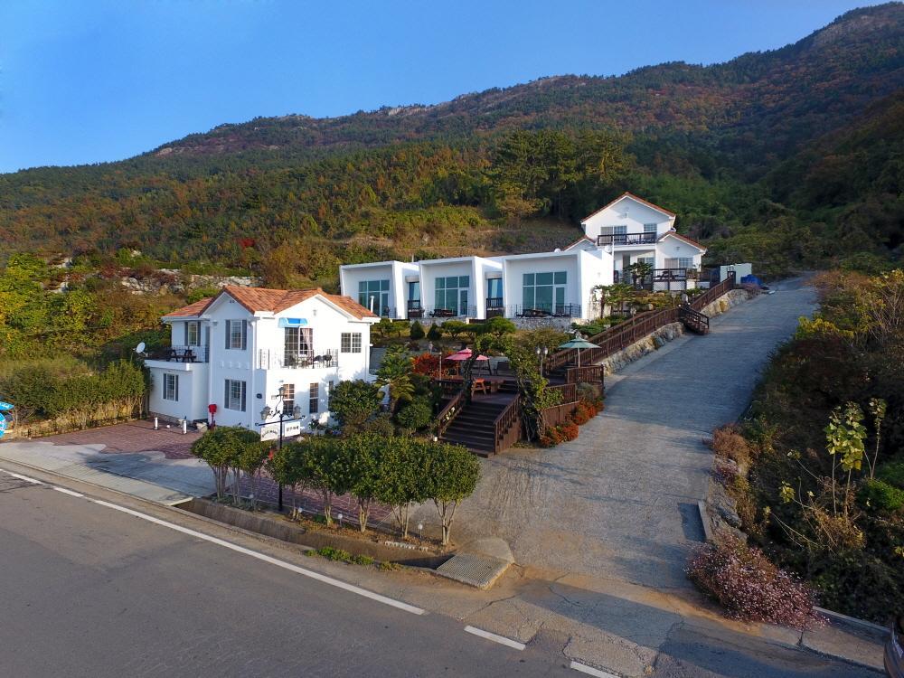 Namhae Bluemare Pension Екстер'єр фото