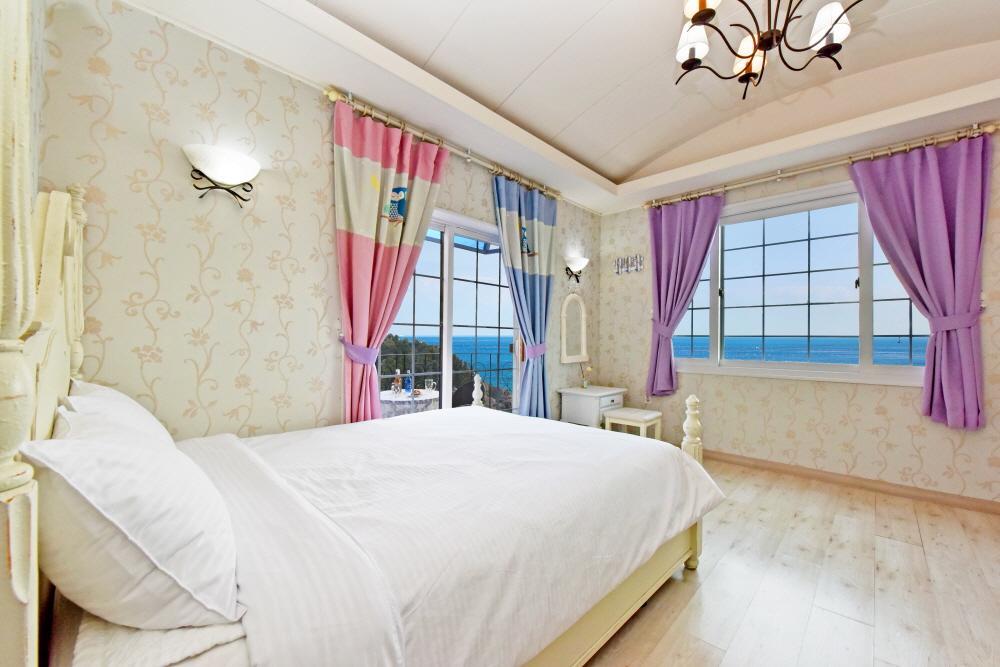 Namhae Bluemare Pension Екстер'єр фото