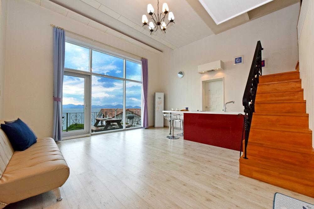 Namhae Bluemare Pension Екстер'єр фото