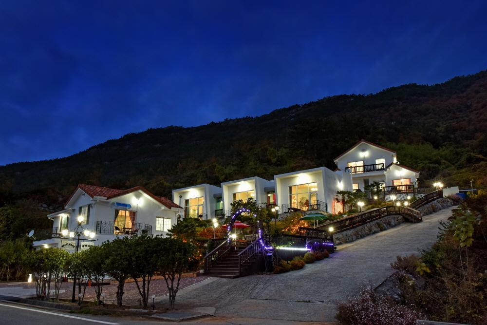 Namhae Bluemare Pension Екстер'єр фото