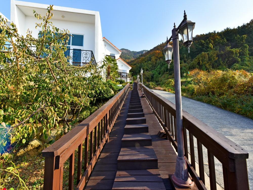 Namhae Bluemare Pension Екстер'єр фото