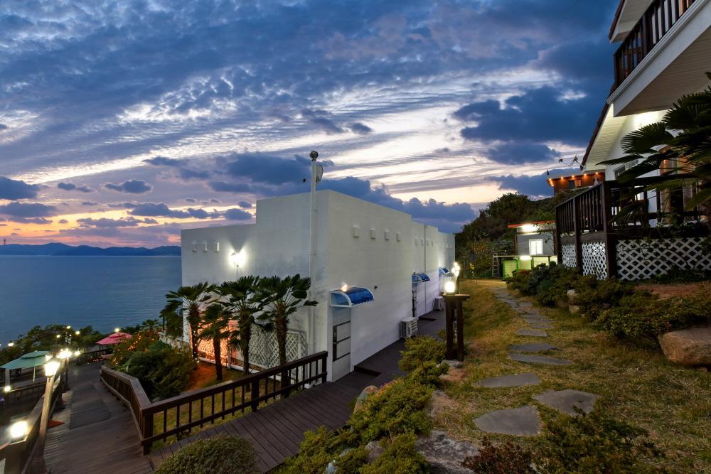 Namhae Bluemare Pension Екстер'єр фото